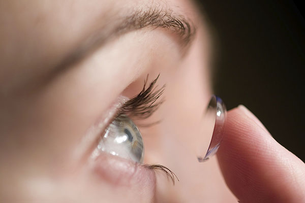 مضرات استفاده از لنزهای تماسی چشم-قسمت اول ۱